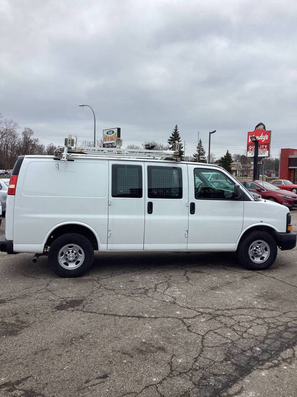 2015 Chevrolet Express Cargo Work Van photo 5