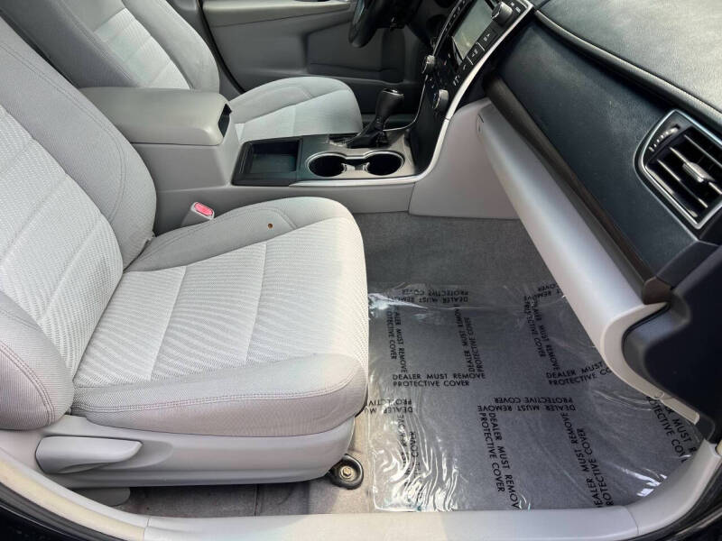 2017 Toyota Camry LE