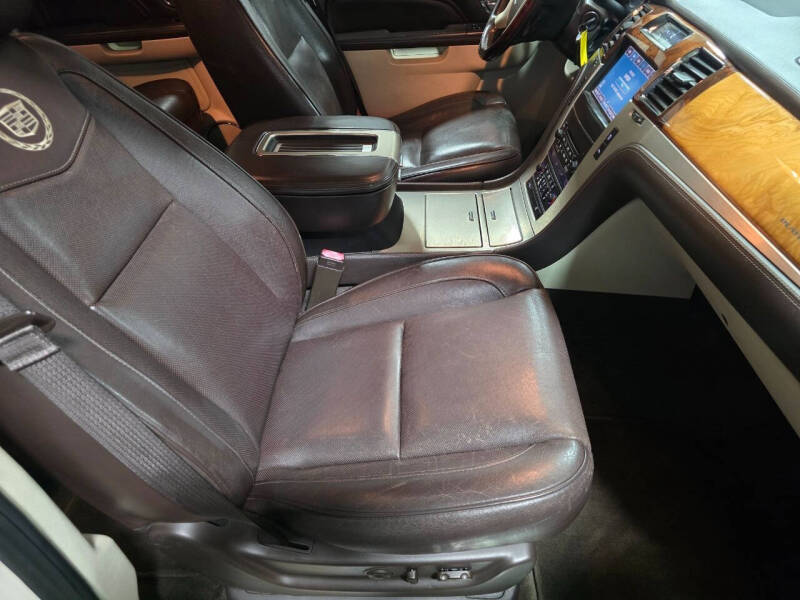 2013 Cadillac Escalade Platinum Edition