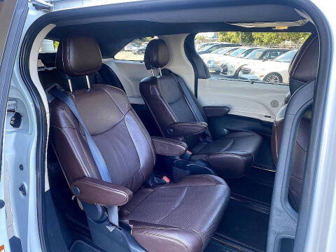 2021 Toyota Sienna Platinum 7-Passenger