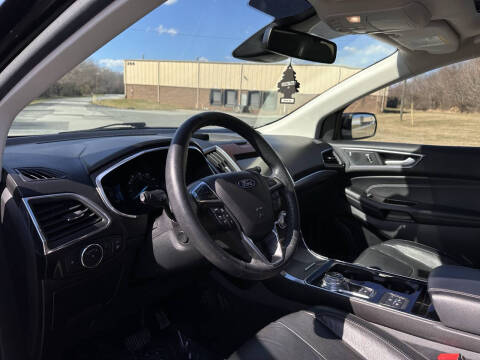 2020 Ford Edge Titanium