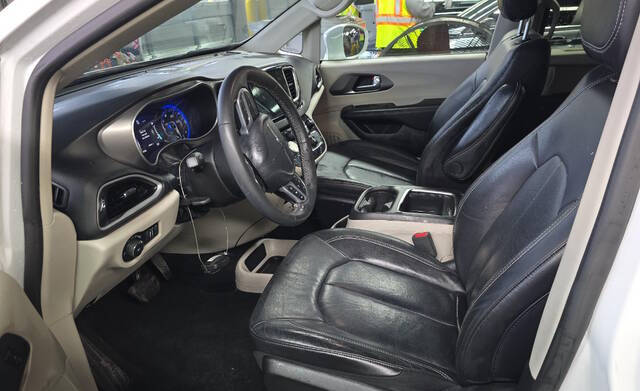 2022 Chrysler Pacifica Touring L