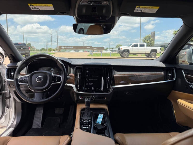 2017 Volvo S90 T6 Momentum