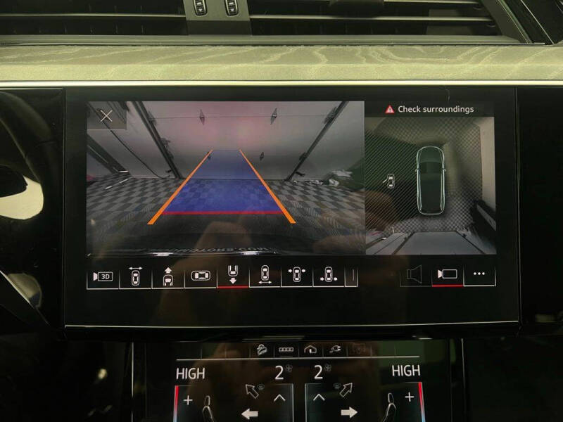 2022 Audi e-tron quattro Premium Plus