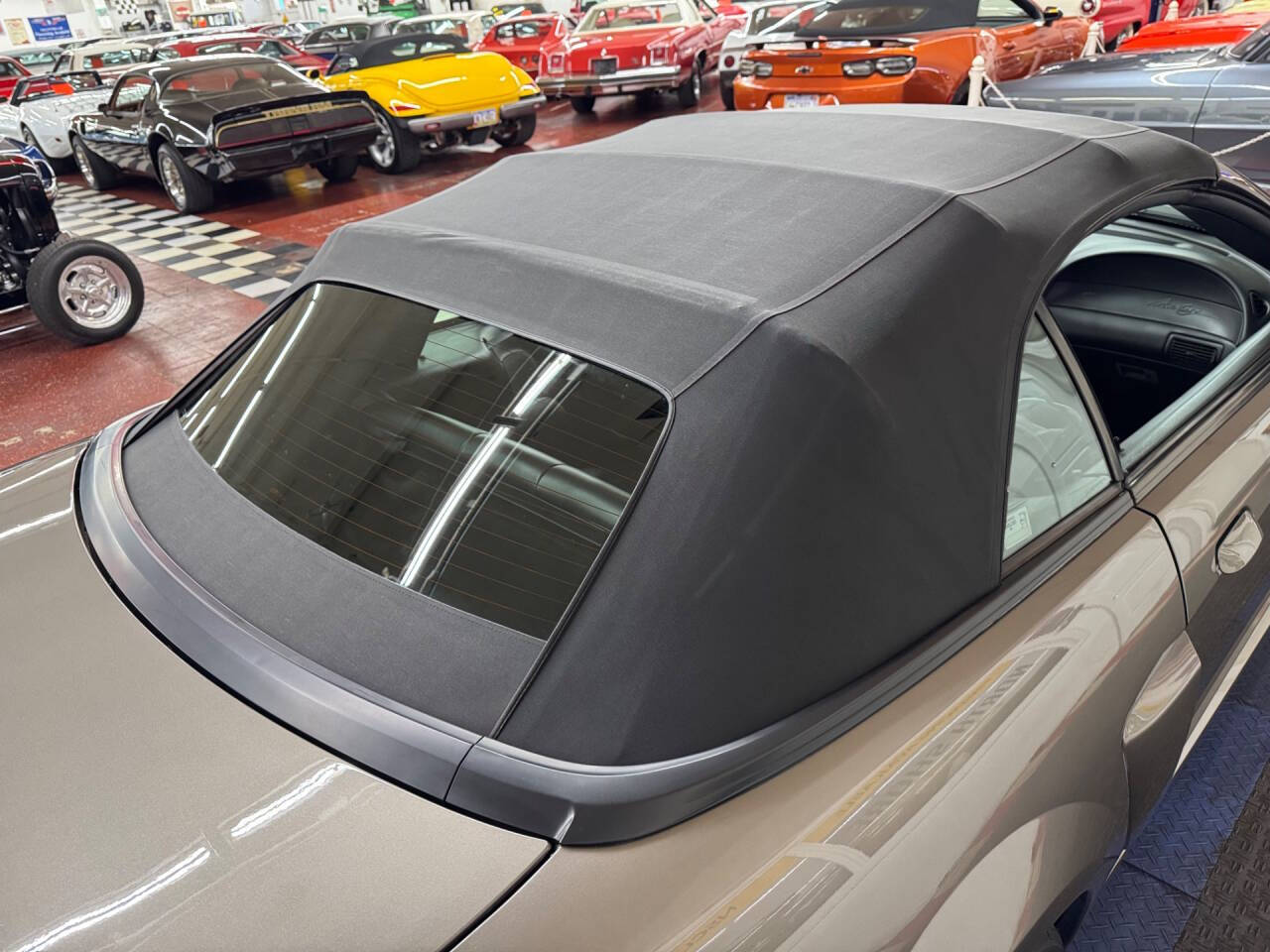 2002 Ford Mustang 16