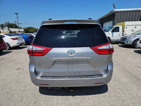 2017 Toyota Sienna XLE 7-Passenger