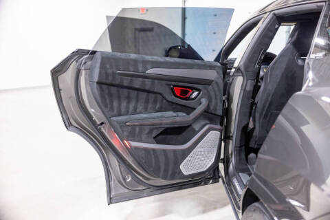 2023 Lamborghini Urus Performante