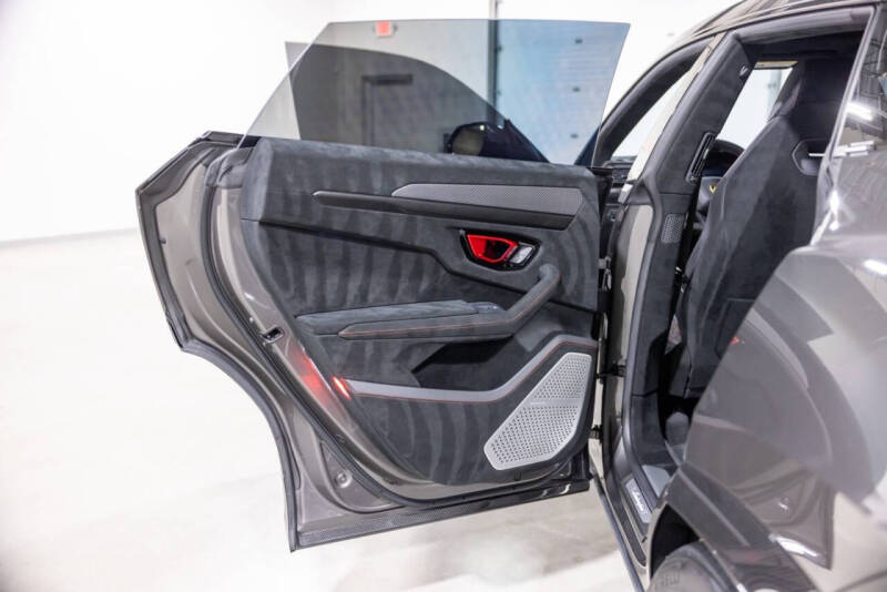 2023 Lamborghini Urus Performante