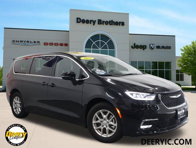 2025 Chrysler Pacifica Select