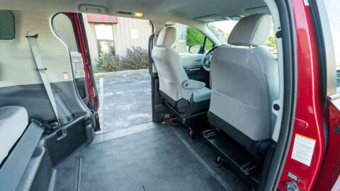 2022 Toyota Sienna LE 8-Passenger