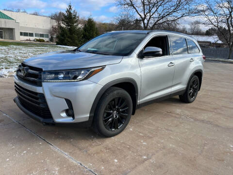 2019 Toyota Highlander for sale at Renaissance Auto Network in Warrensville Heights OH
