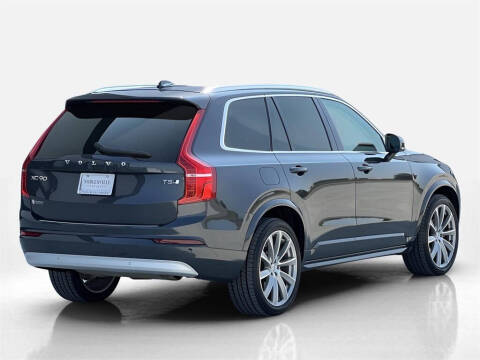 2022 Volvo XC90 T5 Momentum