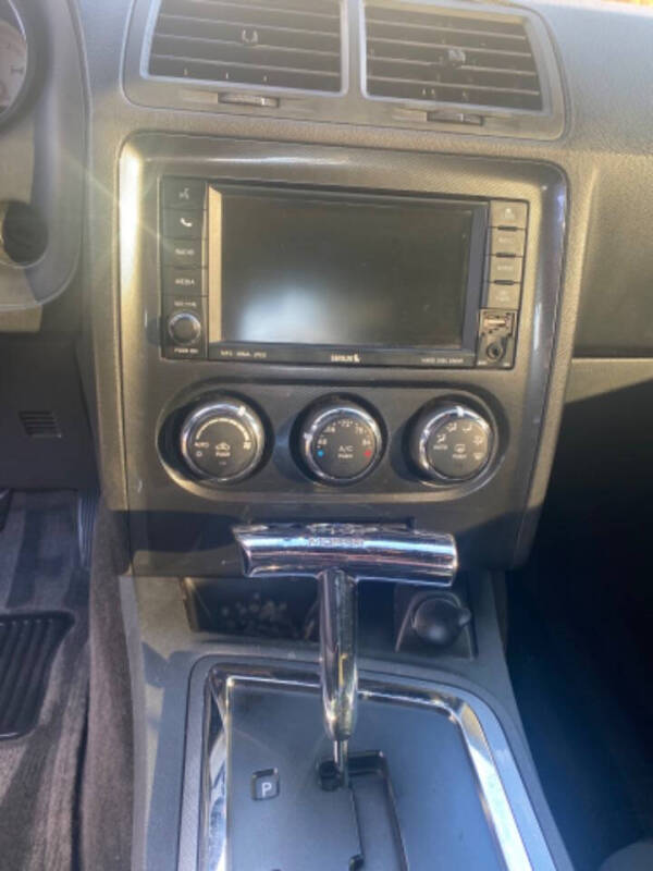 2011 Dodge Challenger SE