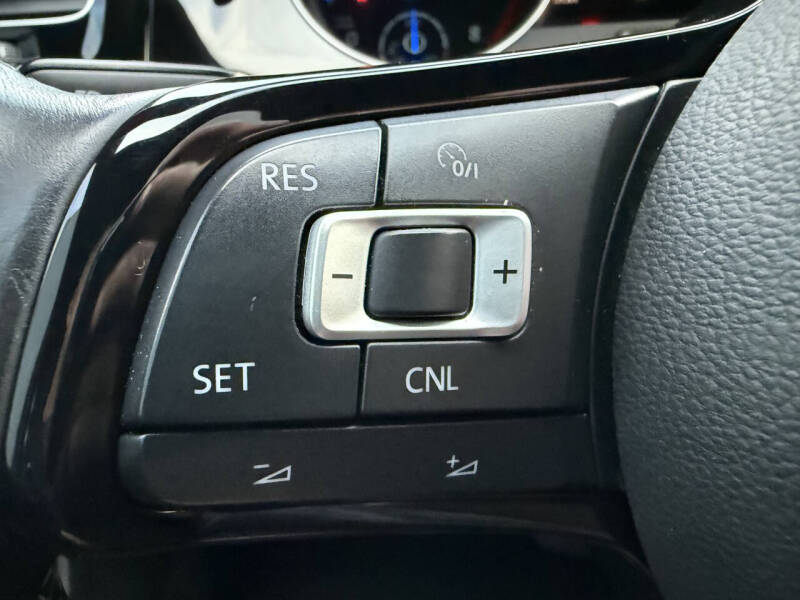 2016 Volkswagen Golf R 4Motion