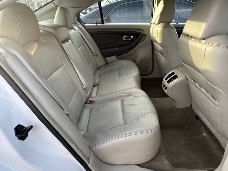 2011 Ford Taurus SEL