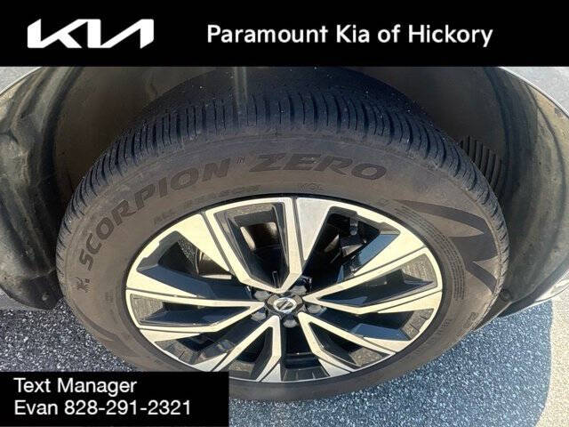 2025 Volvo XC60 B5 Plus Dark Theme