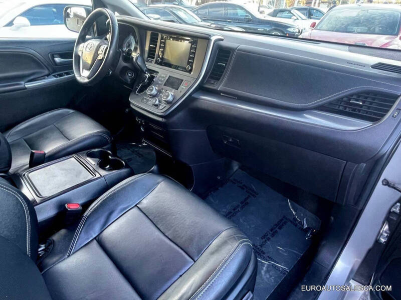 2018 Toyota Sienna SE Premium 8-Passenger