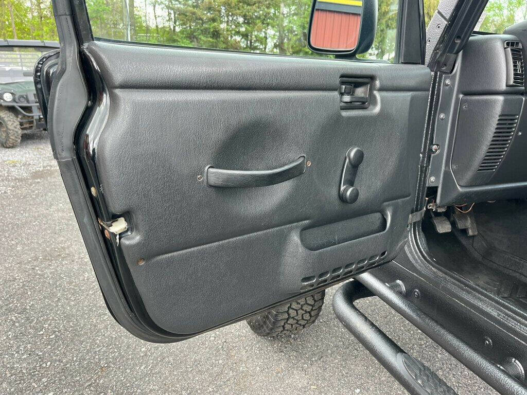 2004 Jeep Wrangler 26