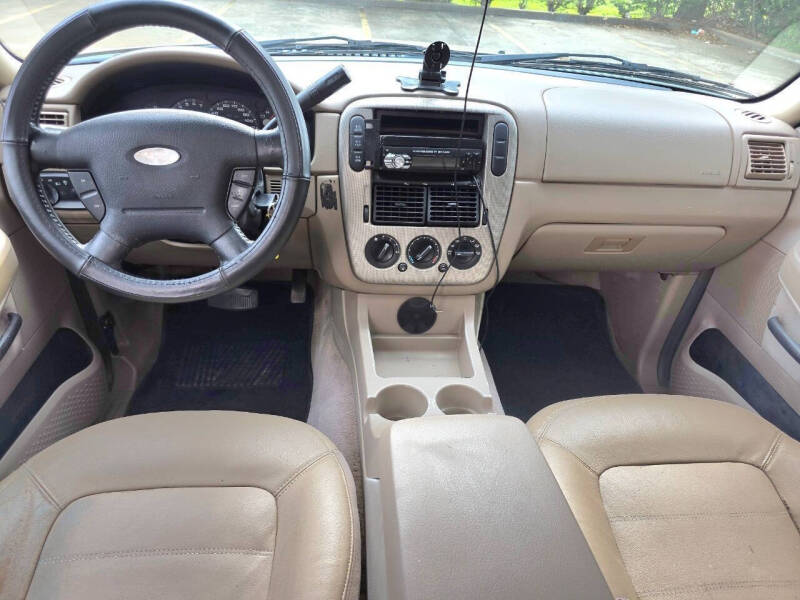 2004 Ford Explorer XLT