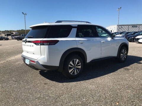 2025 Nissan Pathfinder SL