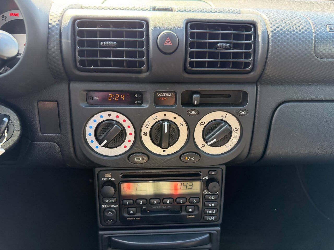 2002 Toyota MR2 Spyder 8