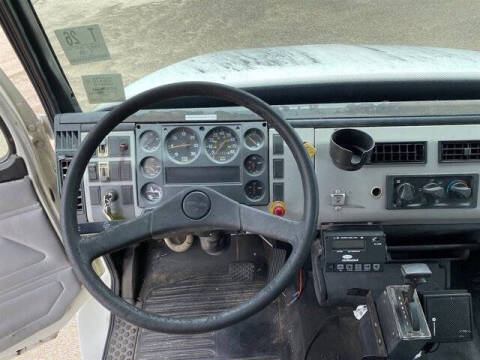 1998 Freightliner FL70