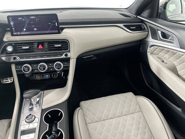2023 Genesis G70