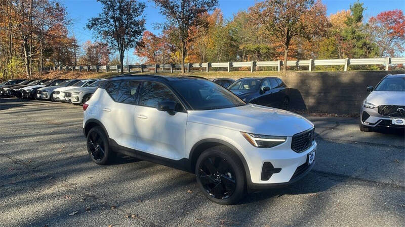 2026 Volvo XC40 B5 Ultra Black Edition
