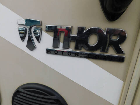 2017 Thor Motor Coach Axis