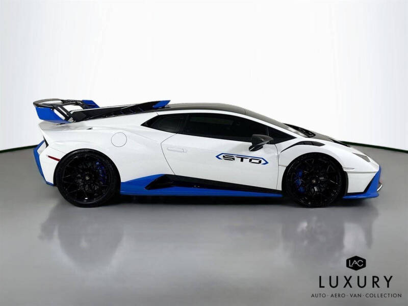 2023 Lamborghini Huracan STO