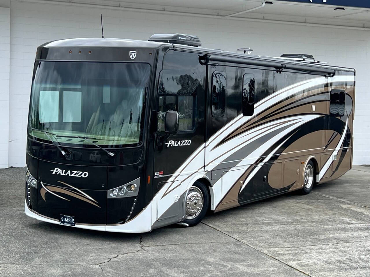 2016 Thor Motor Coach Palazzo for sale at Simple Car Company in Oak Harbor, WA