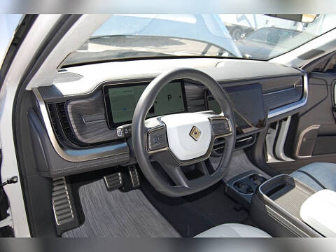 2023 Rivian R1S Adventure