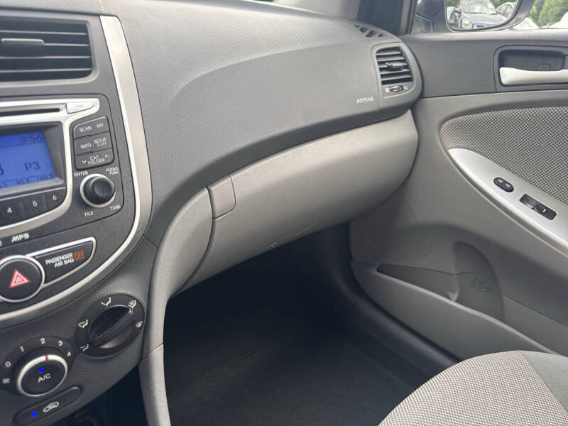 2013 Hyundai Accent GLS