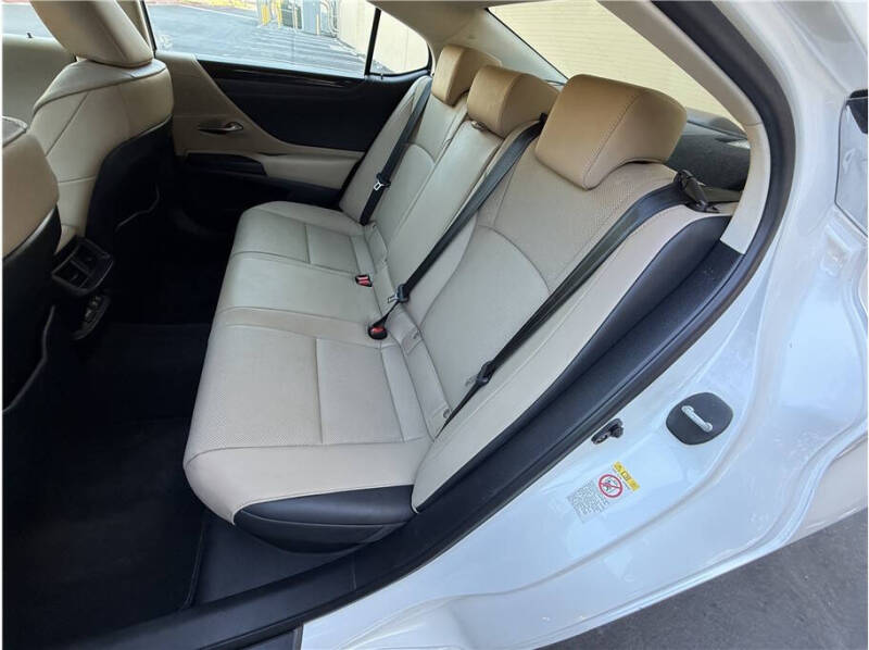 2019 Lexus ES 300h