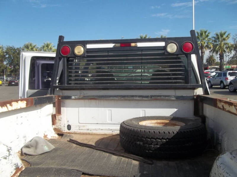 2002 Ford F-350 Super Duty XLT photo 35