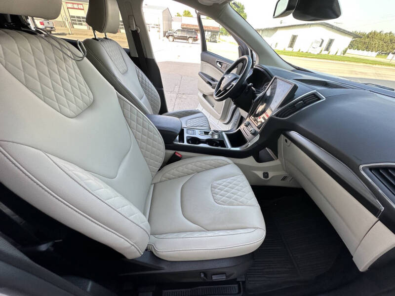 2023 Ford Edge Titanium