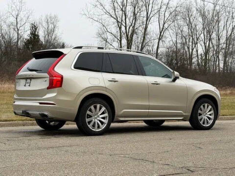 2016 Volvo XC90 T6 Momentum