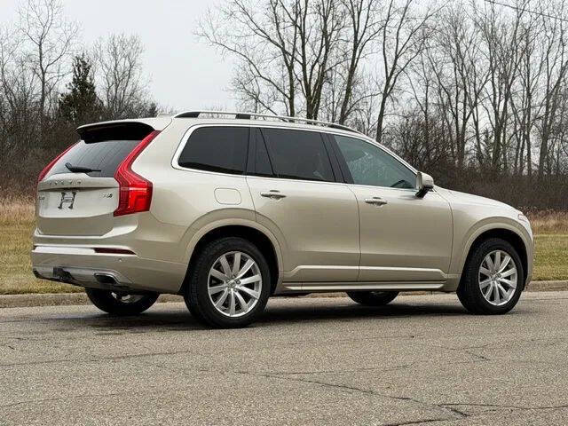 2016 Volvo XC90 T6 Momentum