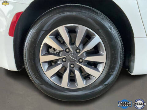 2024 Chrysler Pacifica Plug-In Hybrid Select
