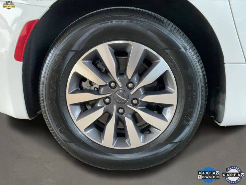 2024 Chrysler Pacifica Plug-In Hybrid Select