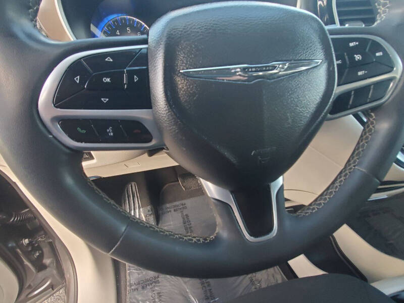 2022 Chrysler Voyager LX