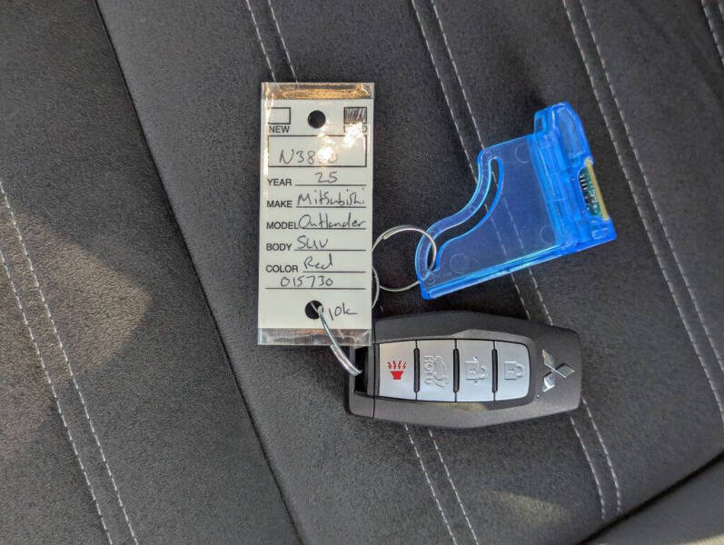 2025 Mitsubishi Outlander SE