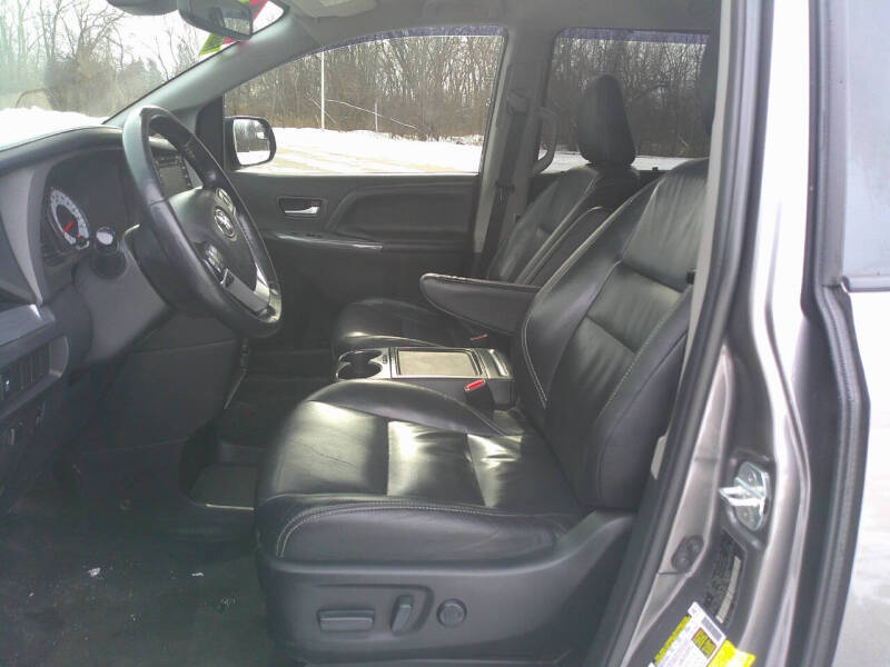 2018 Toyota Sienna SE 8-Passenger
