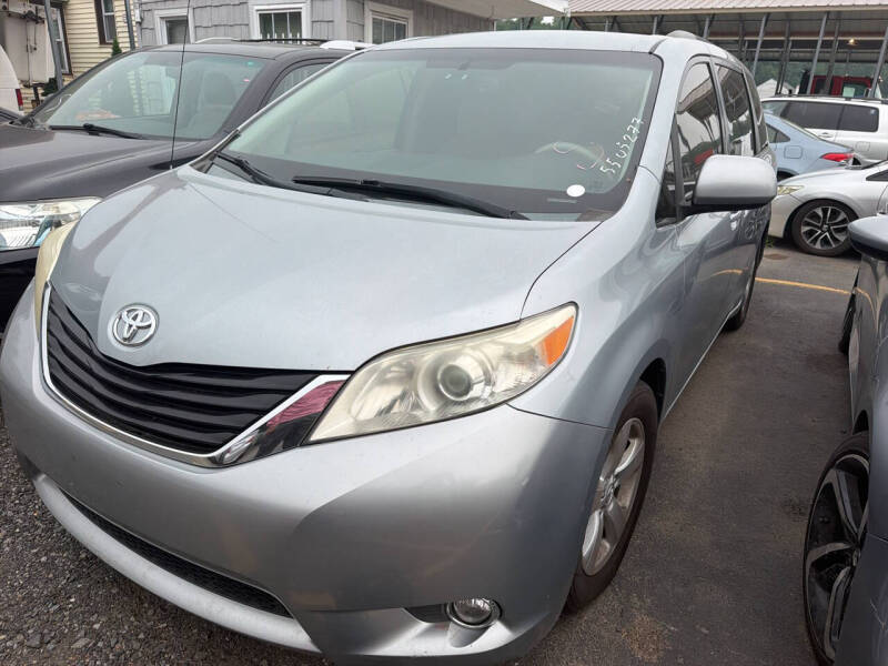 2014 Toyota Sienna LE Mobility 7-Passenger