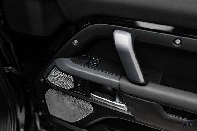 2024 Land Rover Defender 130 P400 X-Dynamic SE