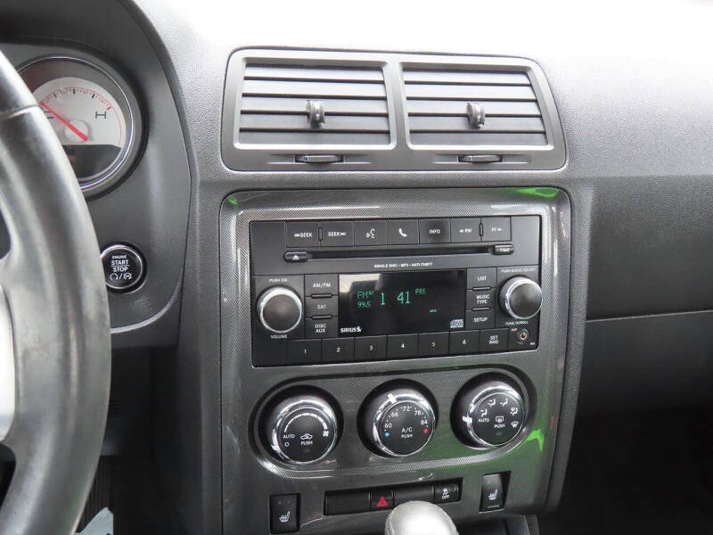 2013 Dodge Challenger SXT Plus