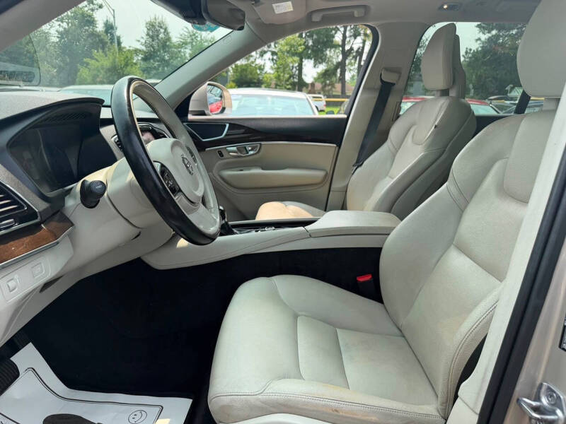 2016 Volvo XC90 T5 Momentum