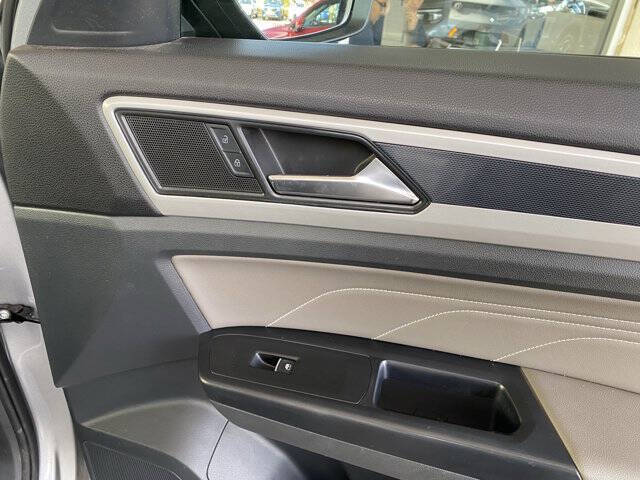 2021 Volkswagen Atlas Cross Sport V6 SE R-Line 4Motion