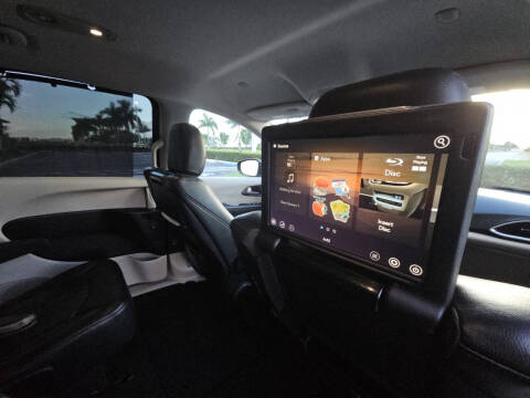 2017 Chrysler Pacifica Touring-L Plus