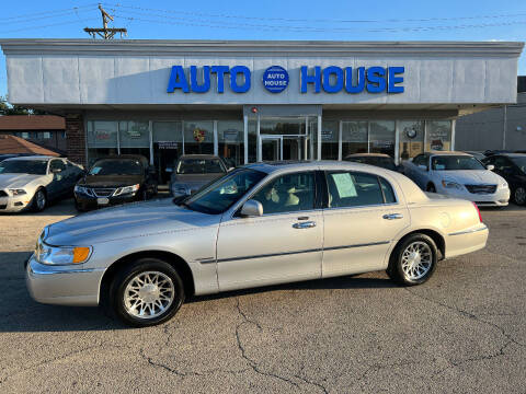 2001 Lincoln Town Car for sale at Auto House Motors in Downers Grove IL